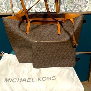 Excellent condition Michael Kors Logo tote
